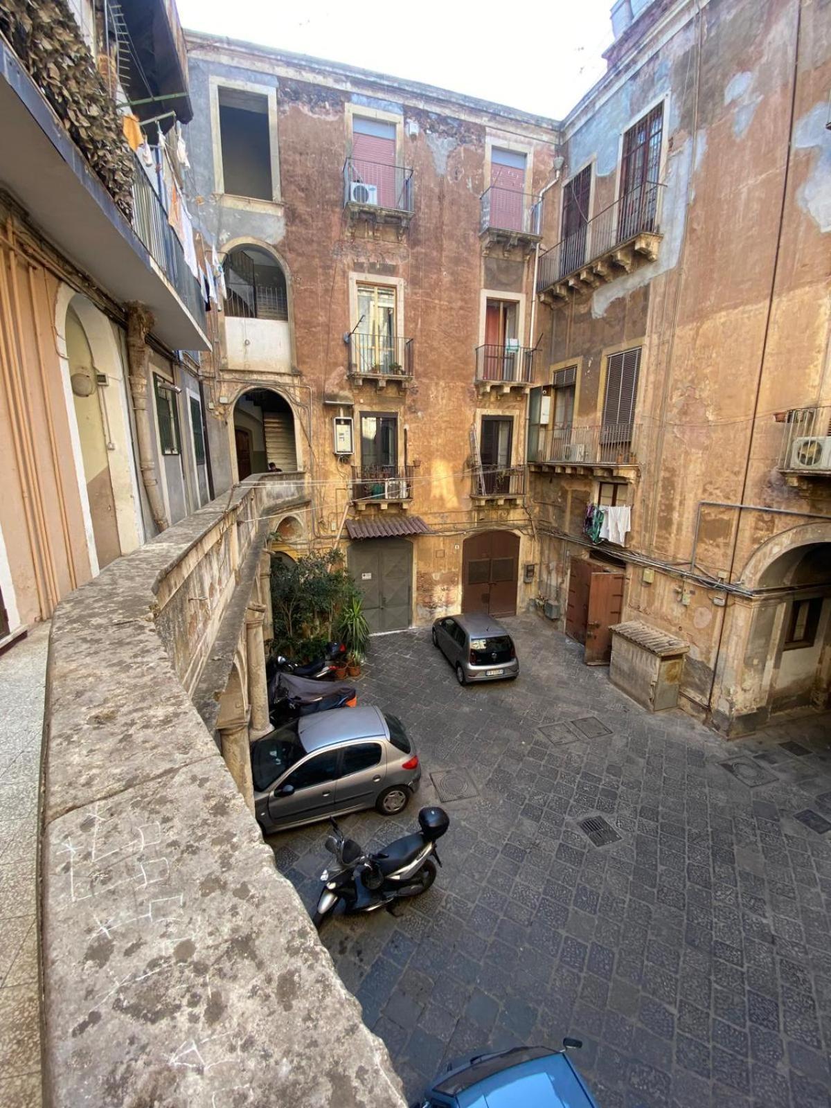 Ciuri Tuttu L'Annu Rooms คาตาเนีย ภายนอก รูปภาพ